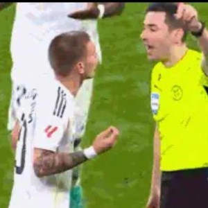 体育品牌-马卡揭秘马斯坦托诺怒喷裁判：真耻辱，真TM的耻辱